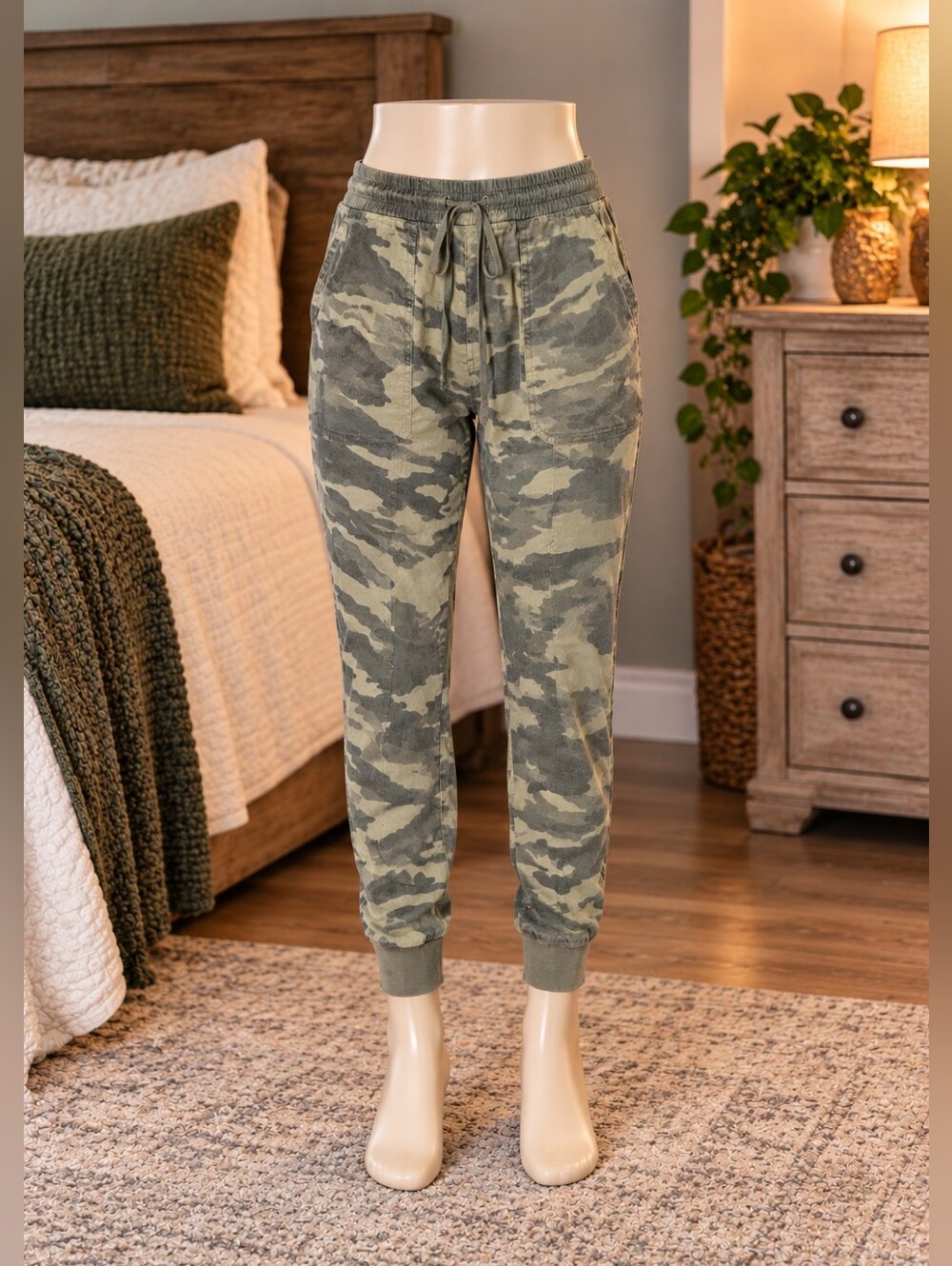 Splendid Olive Green Camouflage Jogger Pants SZ M